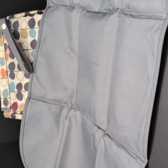 JJ Cole Collections Portable/Wipeable Diapers And Wipes Pod With Change Pad . - Picture 6 of 13